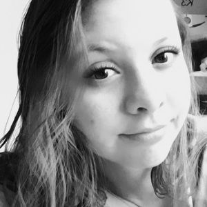 Meet your Posher, Moni